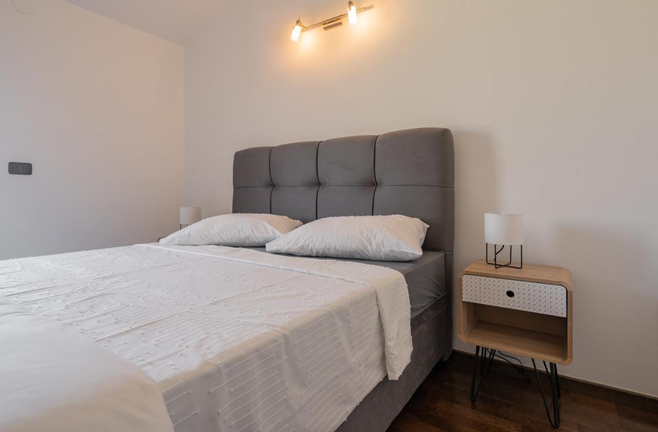 Penthouse Gea Apartment Premantura Bagian luar foto