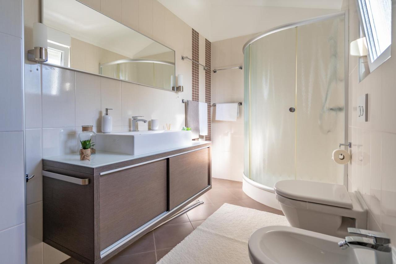 Penthouse Gea Apartment Premantura Bagian luar foto