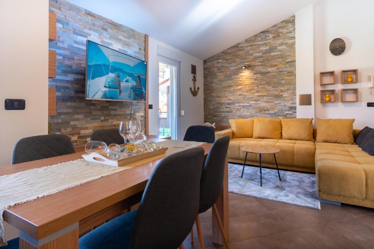 Penthouse Gea Apartment Premantura Bagian luar foto